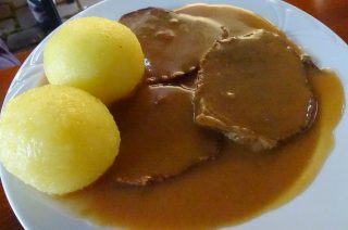 Sauerbraten mit Klößen