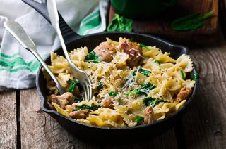 Farfalle con pollo e spinachi