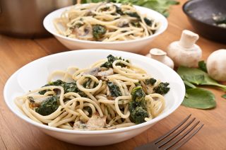 Spaghetti mit Pilzen und Spinat